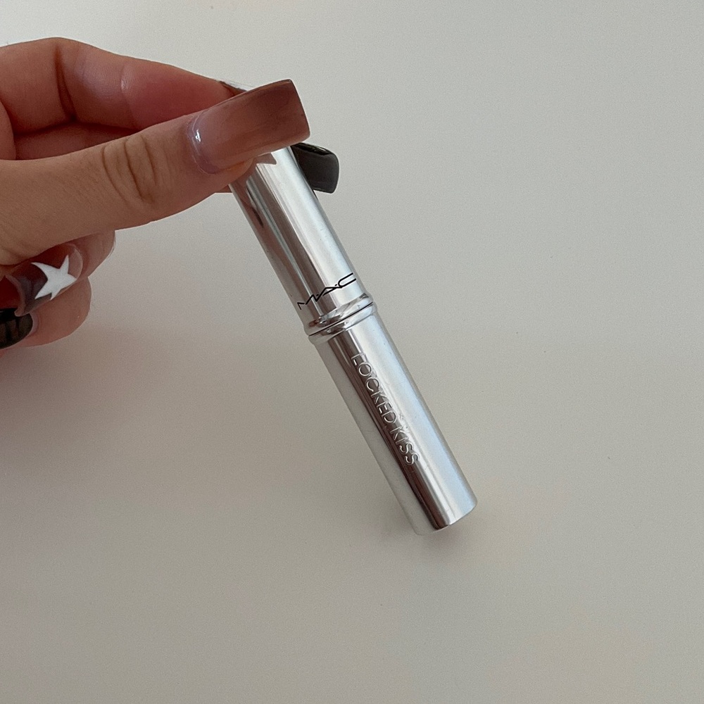 MAC Locked Kiss 24 Hr Lipstick (68 Teaser)